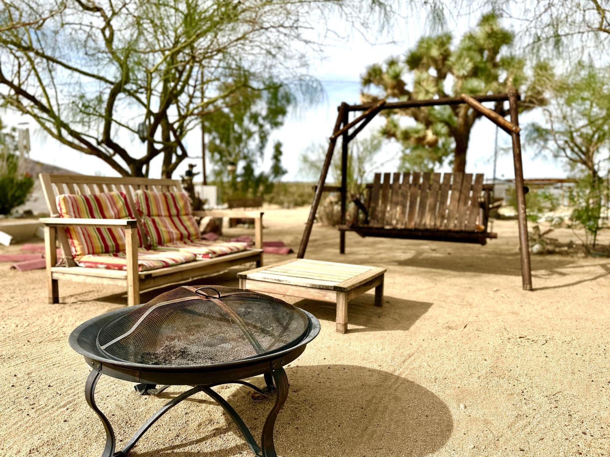 Popular Homestead! Location, Stargaze, Views! 조슈아 트리 외부 사진